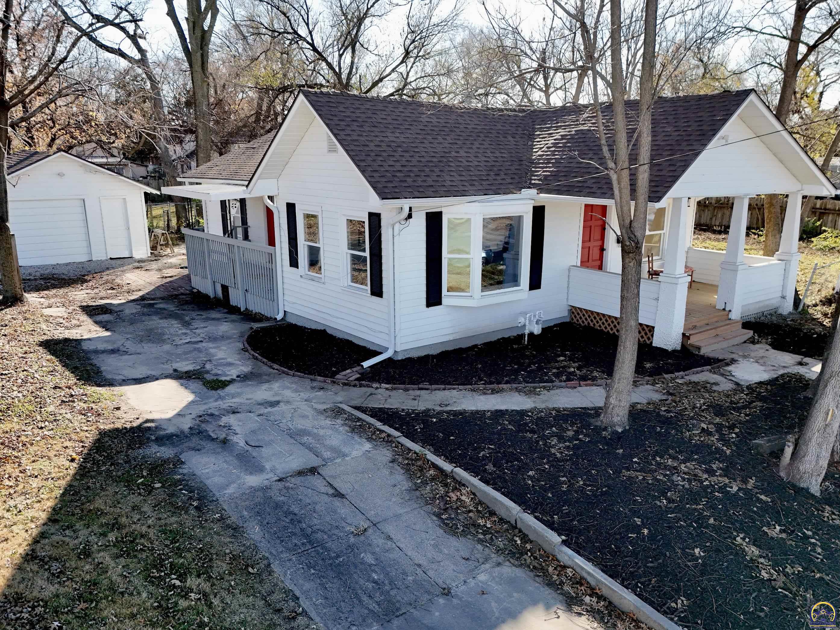 930 Northwest Harrison Street Topeka, KS 66608 - Photo 4 of 40