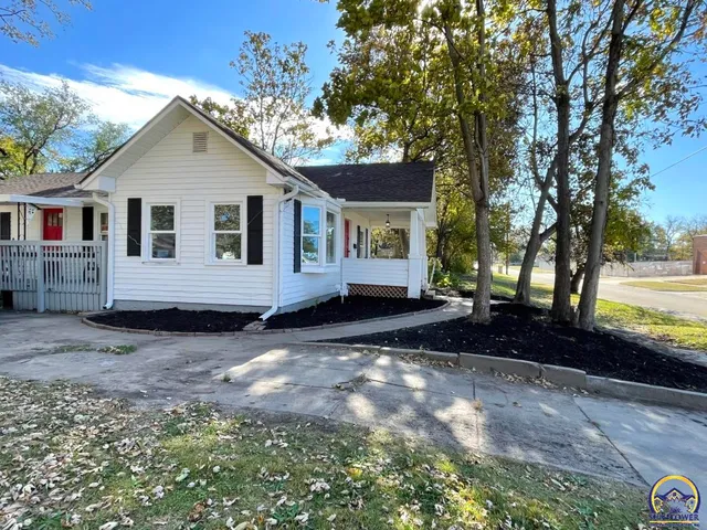 $147,900 | 930 Northwest Harrison Street, Topeka, KS 66608
