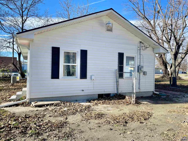 $147,900 | 930 Northwest Harrison Street, Topeka, KS 66608