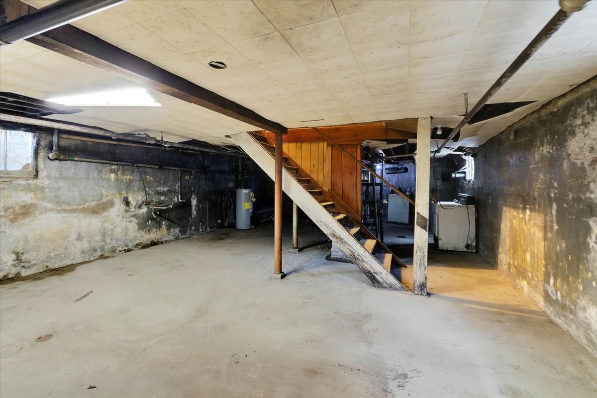 1704 West 94th Street Chicago, IL 60643 - Photo 18 of 29 a view of a hallway with staircase