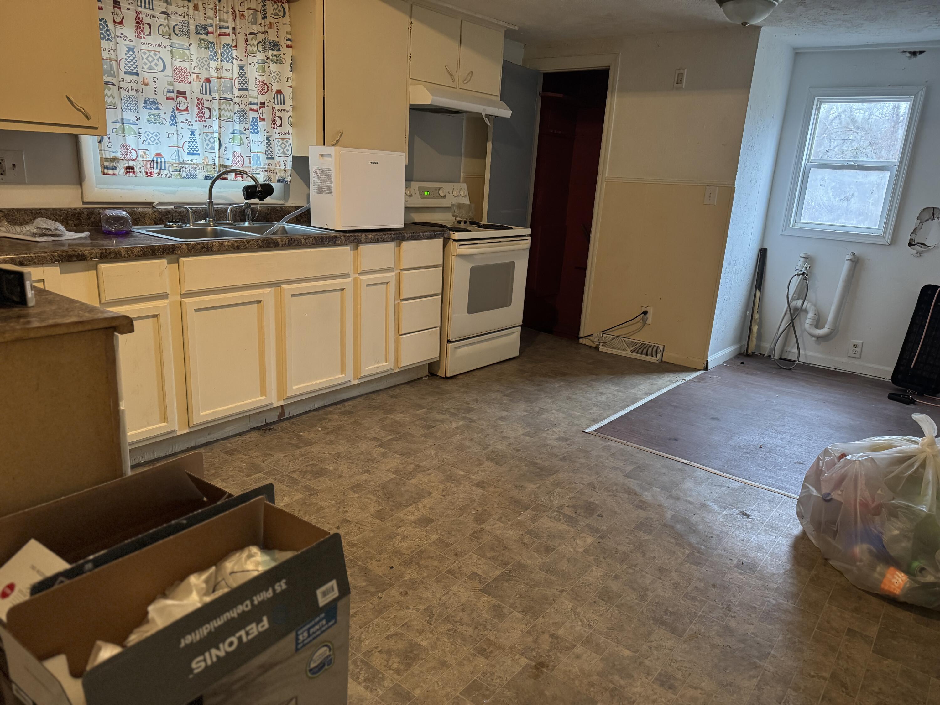 5017 Christiansen Road Lansing, MI 48910 - Photo 6 of 9 IMG_5934