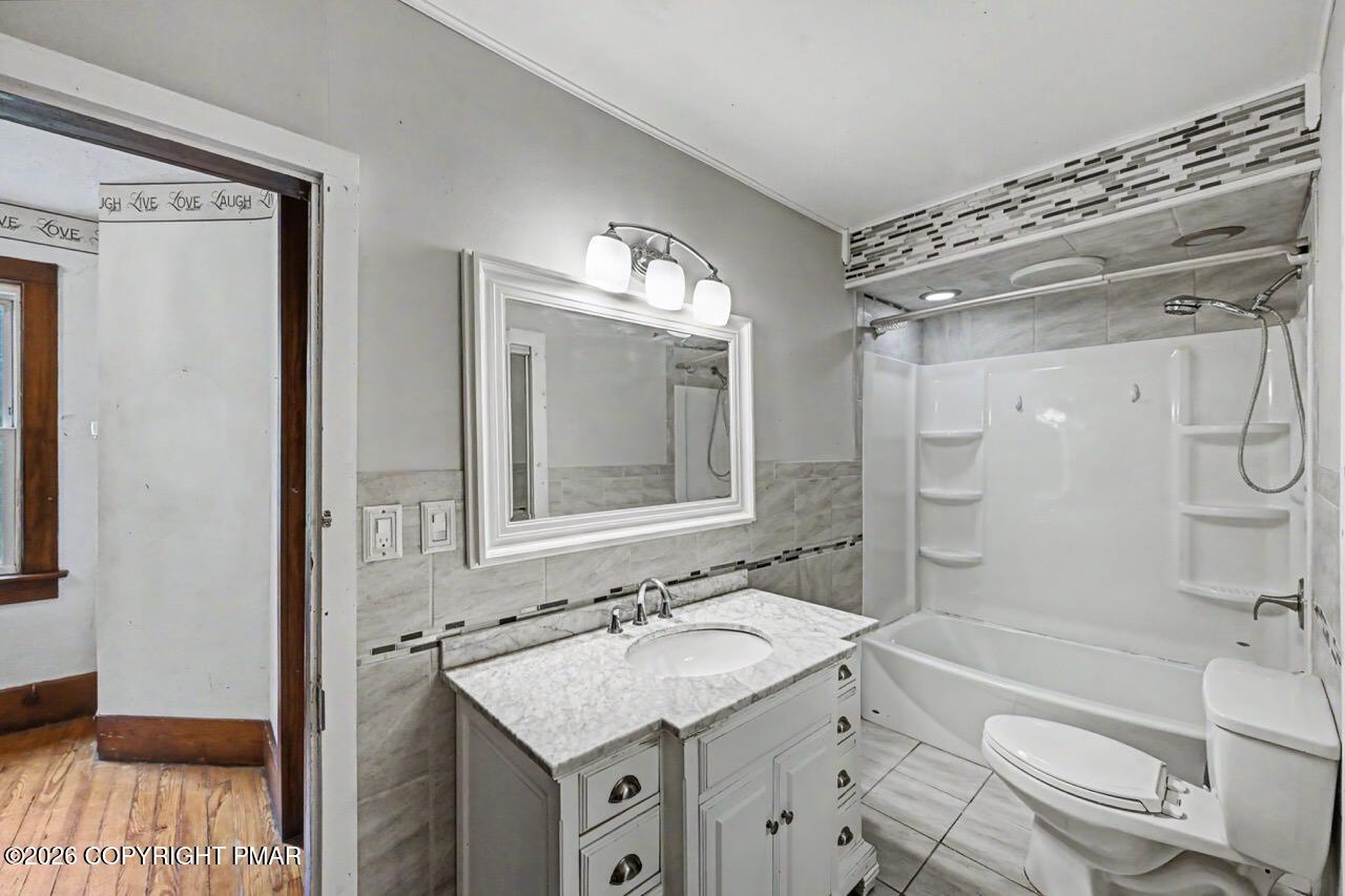 239 Meadowside Road Mount Pocono, PA 18344 - Photo 47 of 75 2nd Floor Full Bath