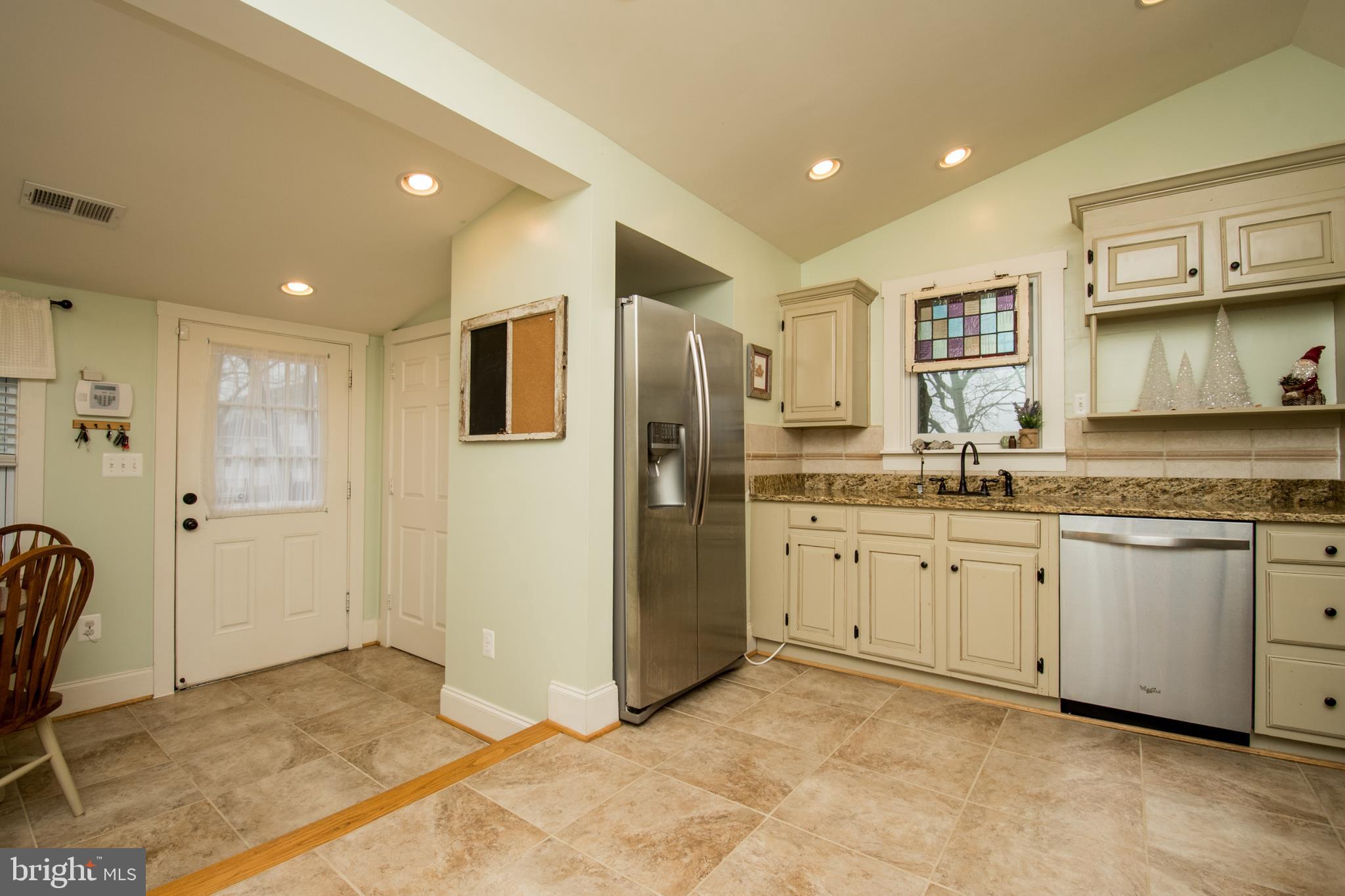 2620 Logmill Road Haymarket, VA 20169 - Photo 16 of 37 BEAUTIFUL KITCHEN