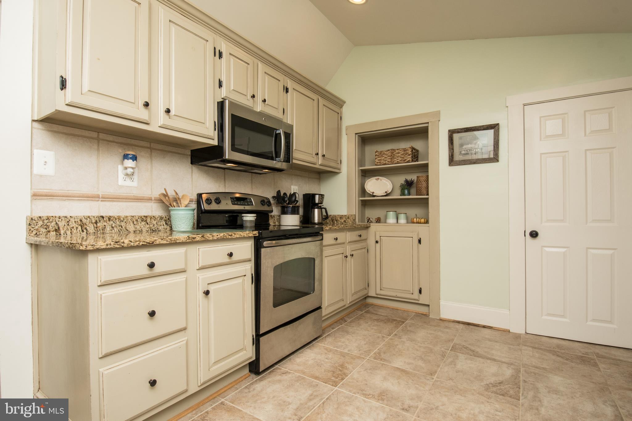 2620 Logmill Road Haymarket, VA 20169 - Photo 20 of 37 GRANITE COUNTERTOPS