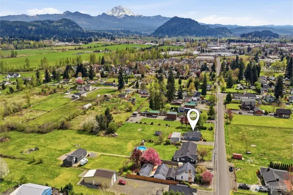 $629,000 | 43002 268th Avenue Southeast, Enumclaw, WA 98022