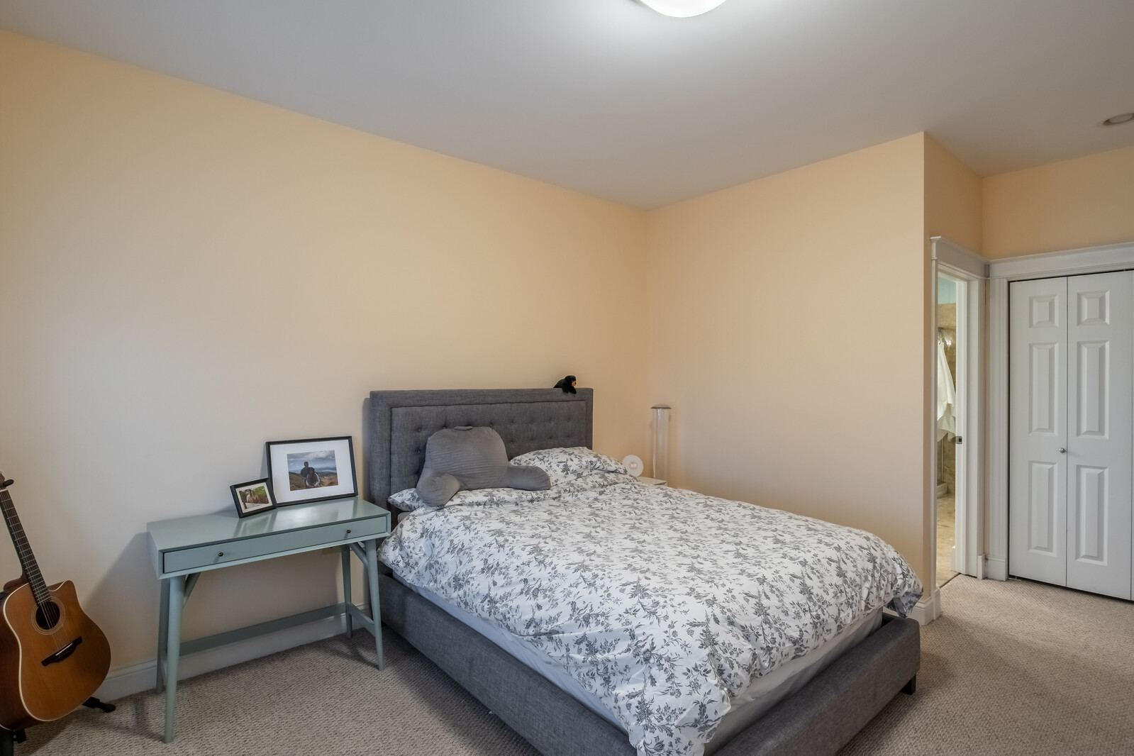 3755 North Racine Avenue, Unit 4E Chicago, IL 60613 - Photo 12 of 29 a bedroom with a bed and a window