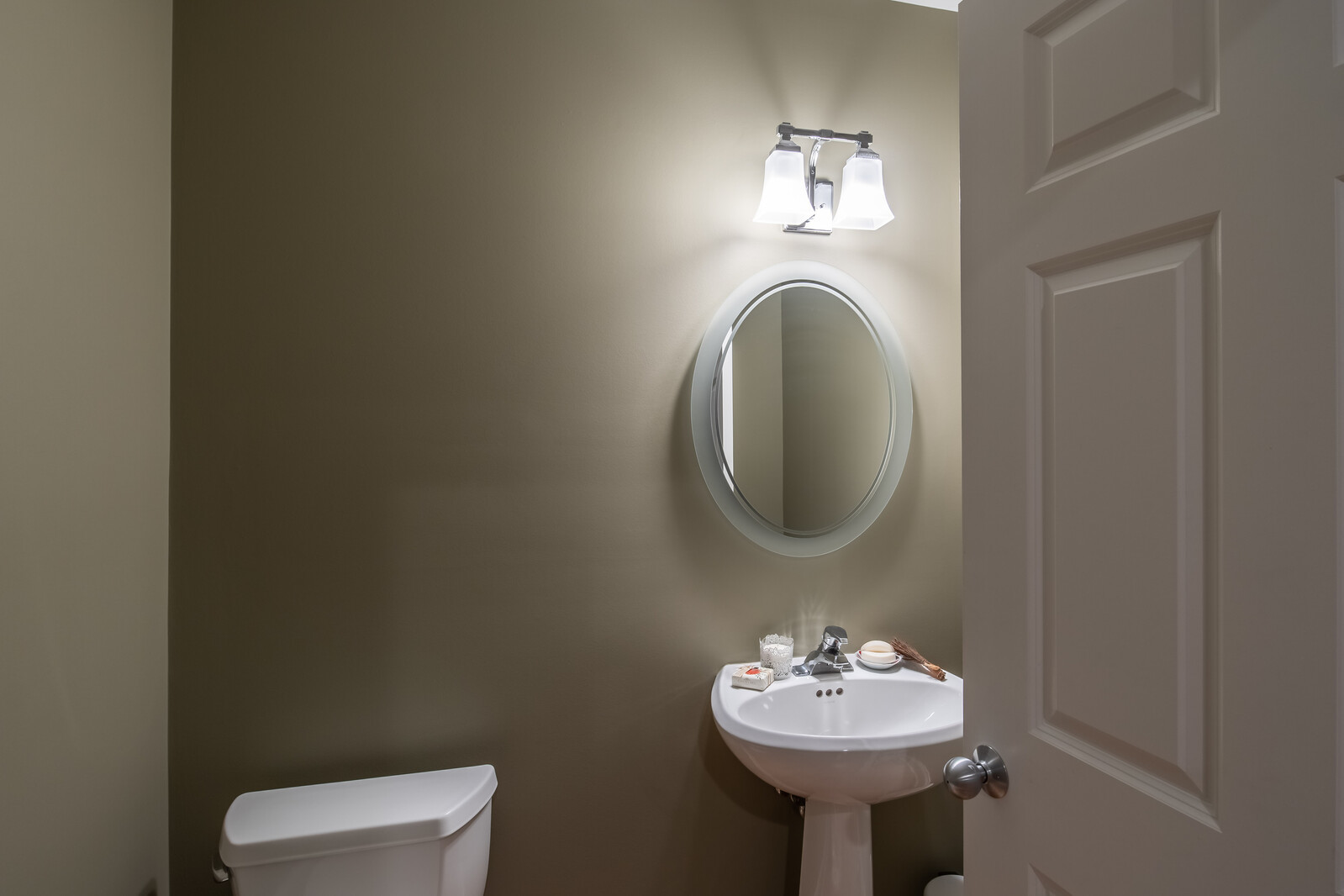 3755 North Racine Avenue, Unit 4E Chicago, IL 60613 - Photo 23 of 29 a bathroom with a sink and a mirror