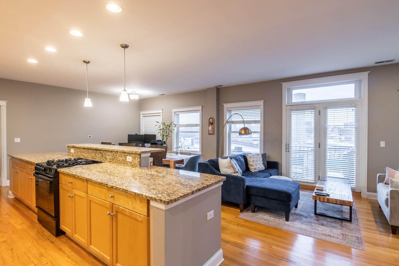 3755 North Racine Avenue, Unit 4E Chicago, IL 60613 - Photo 5 of 29 a view of a kitchen and dining room