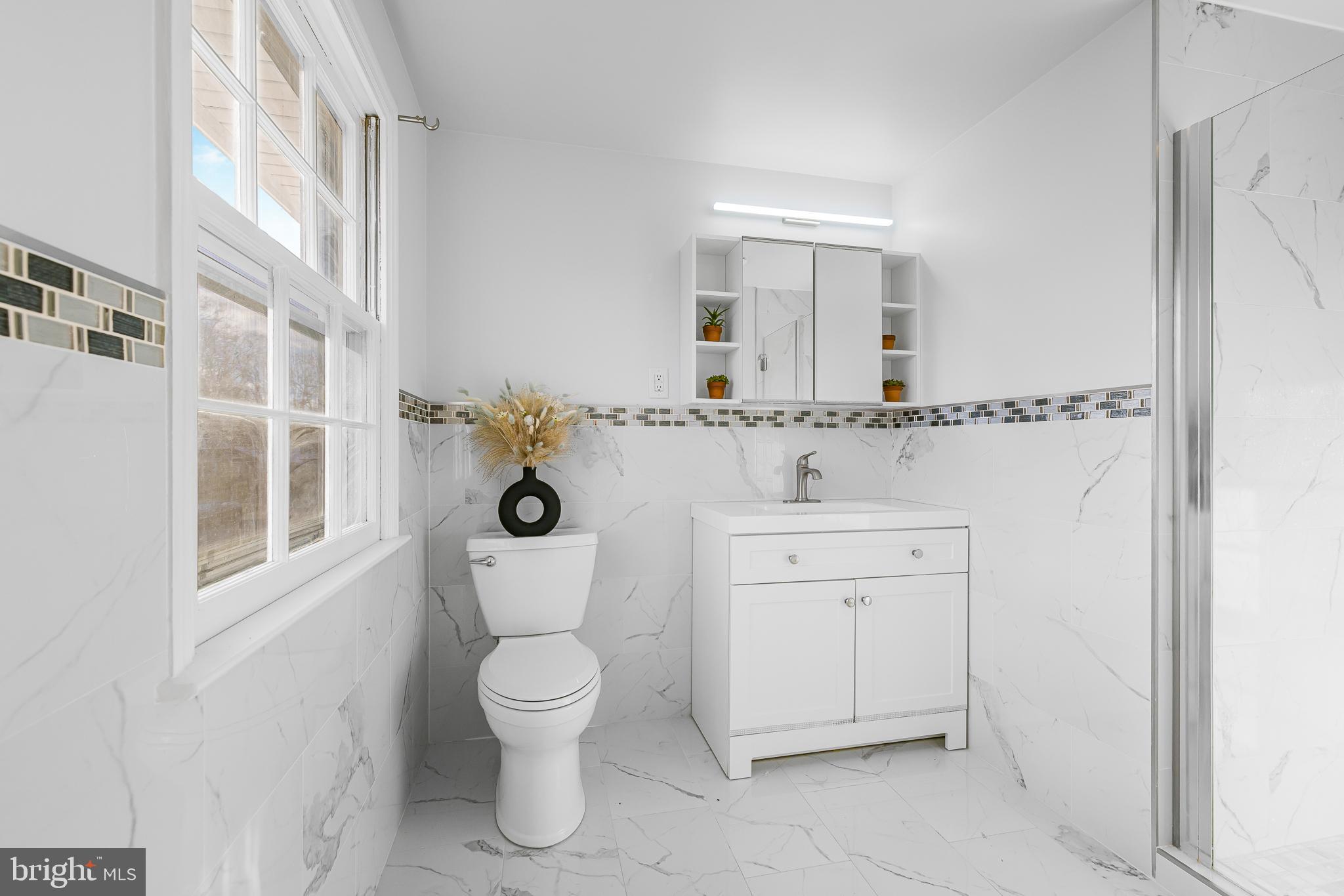 2205 Dorval Road Wilmington, DE 19810 - Photo 30 of 45 a bathroom with a toilet sink and tub