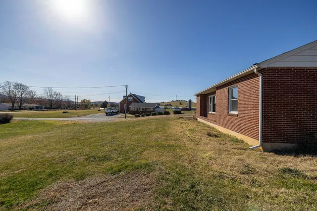 $299,900 | 8241 North Valley Pike, Harrisonburg, VA 22802