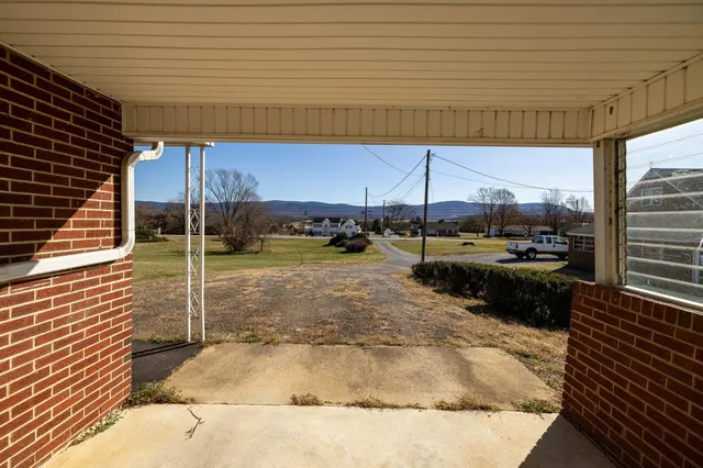 $299,900 | 8241 North Valley Pike, Harrisonburg, VA 22802