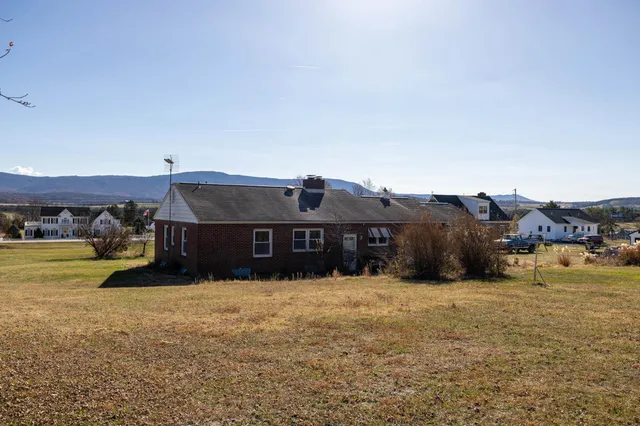 $299,900 | 8241 North Valley Pike, Harrisonburg, VA 22802