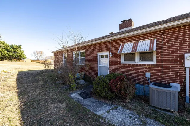 $299,900 | 8241 North Valley Pike, Harrisonburg, VA 22802