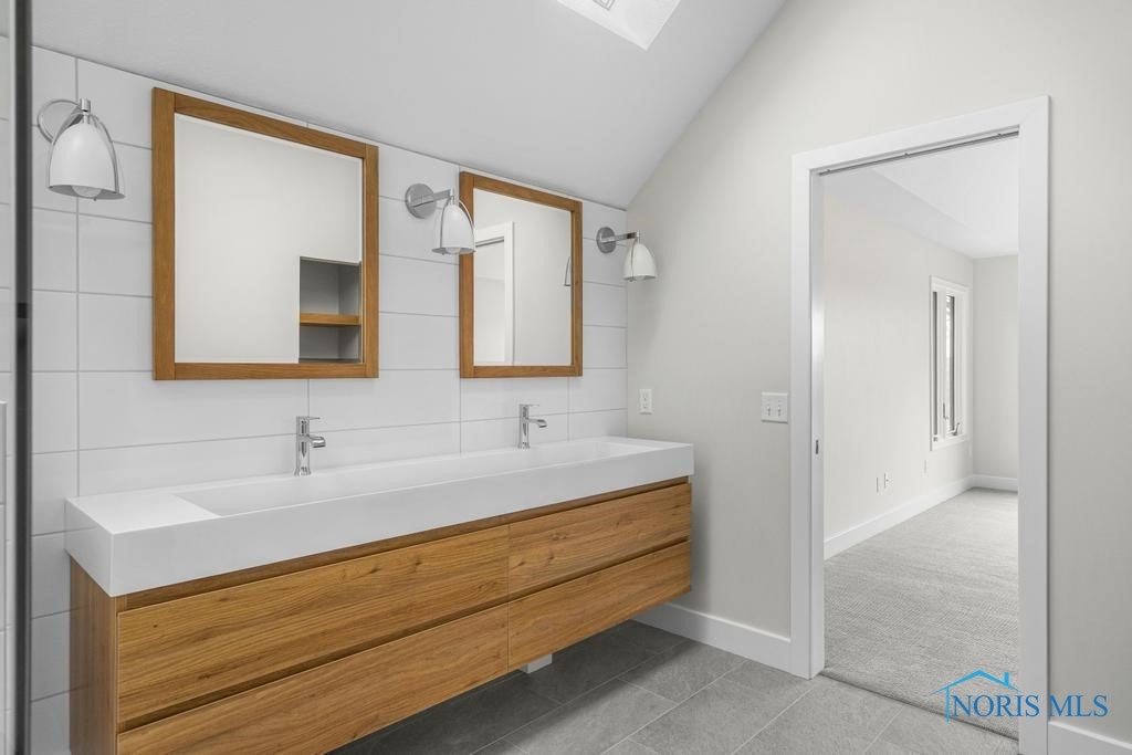 916 River Road Maumee, OH 43537 - Photo 29 of 50 Primary Bathroom