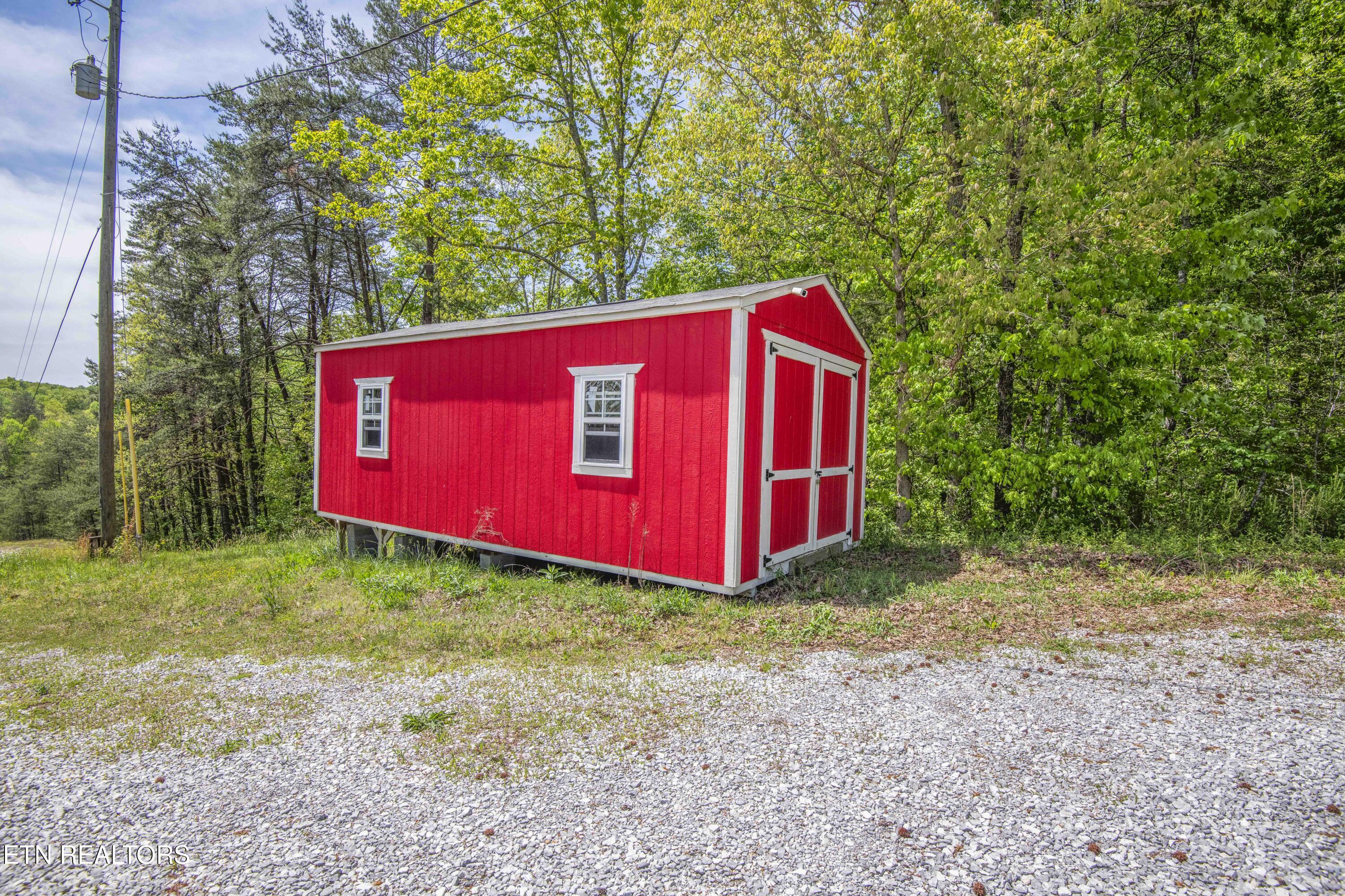 629 Yarnell Road Clinton, TN 37716 - Photo 31 of 37 Shed