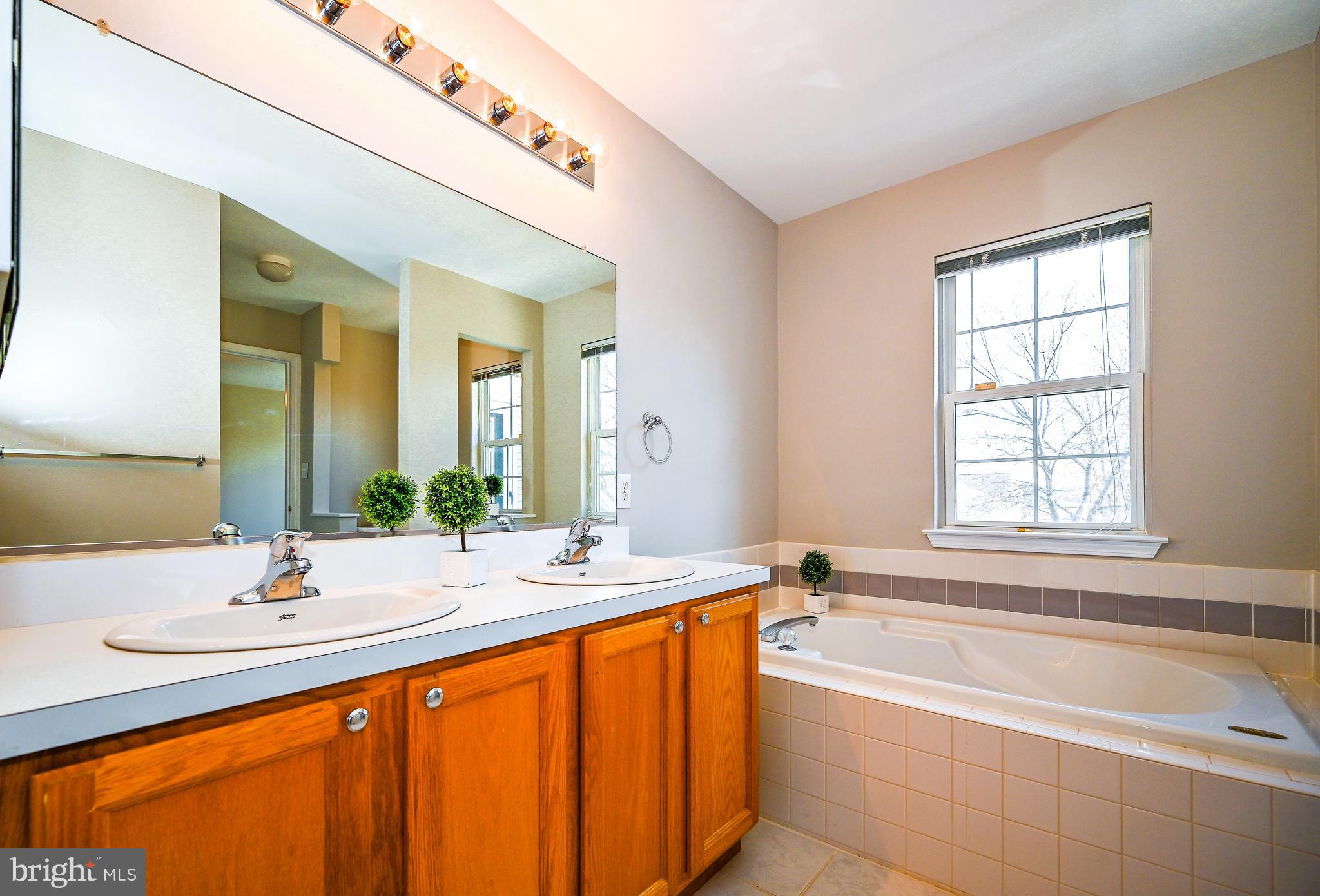 108 Coburn Road Pennington, NJ 08534 - Photo 13 of 22 Gallery Image 13