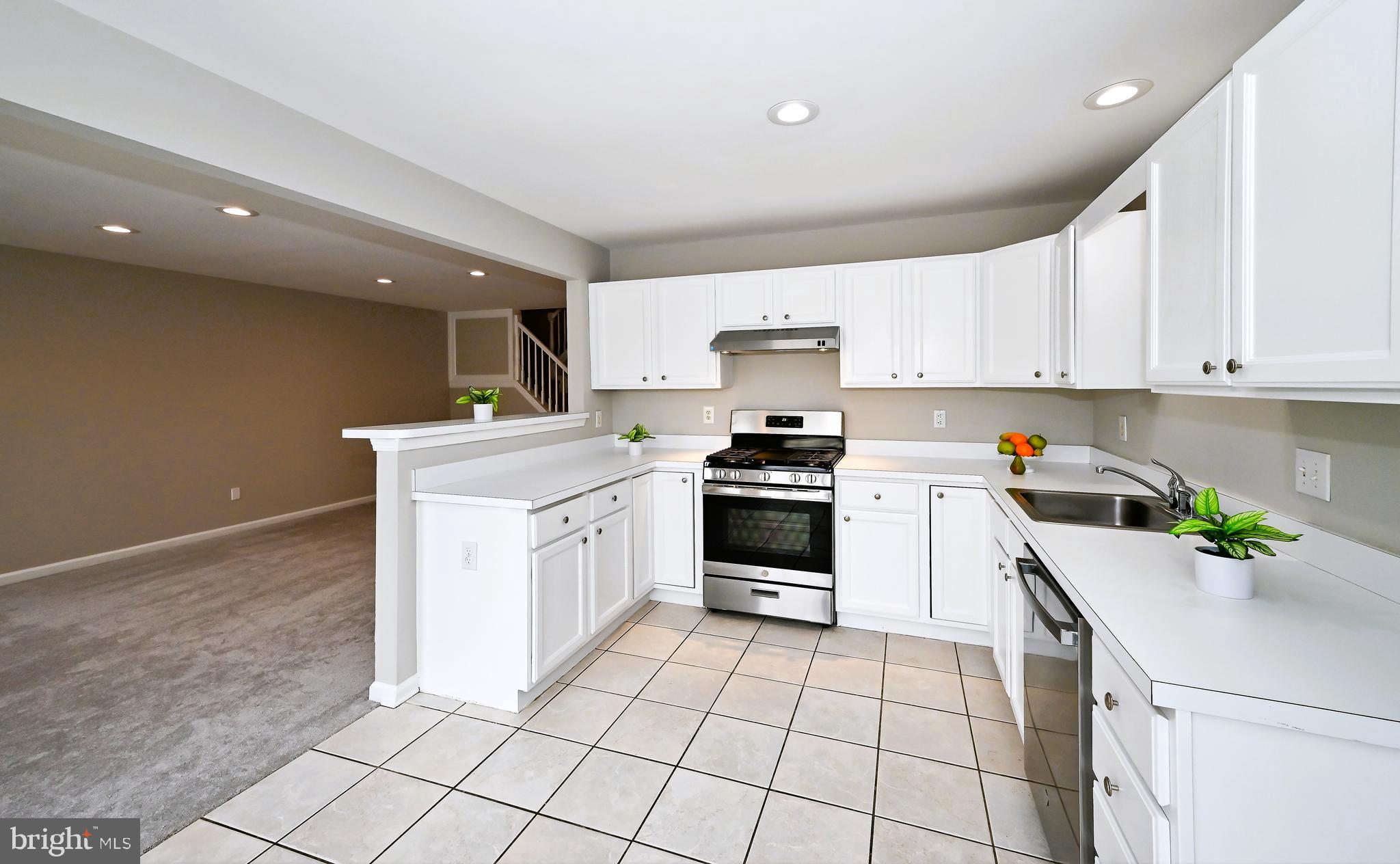 108 Coburn Road Pennington, NJ 08534 - Photo 3 of 22 Gallery Image 3