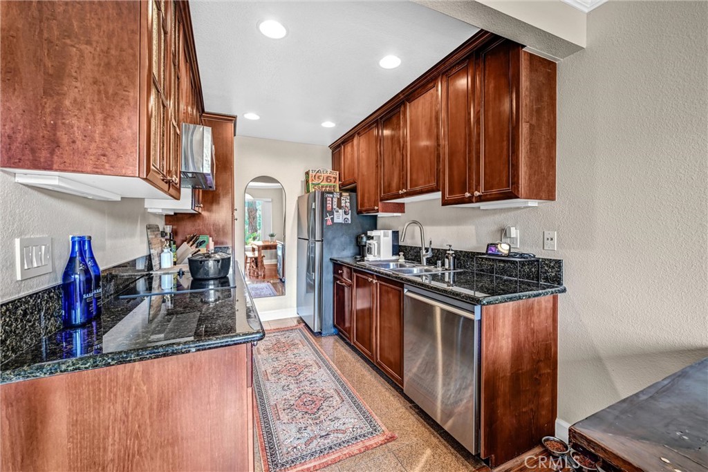 8640 Via Mallorca, Unit B La Jolla, CA 92037 - Photo 11 of 31