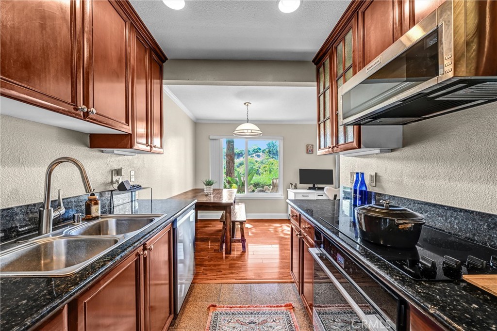 8640 Via Mallorca, Unit B La Jolla, CA 92037 - Photo 13 of 31