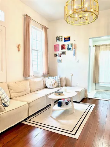 $1,900 | 2906 Prytania Street, Unit 203, New Orleans, LA 70115