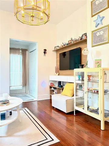 $1,900 | 2906 Prytania Street, Unit 203, New Orleans, LA 70115