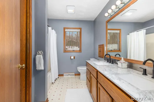 $399,900 | 5373 North Gunnell Road, Dimondale, MI 48821