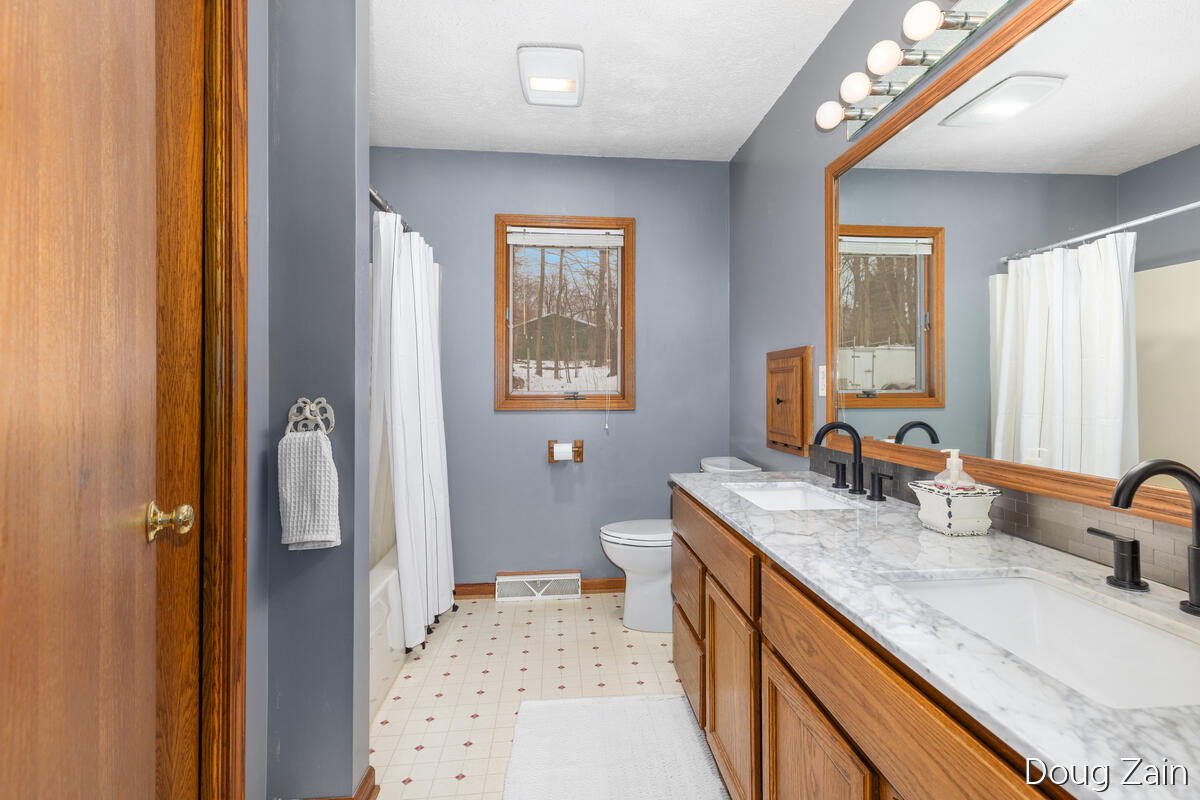 Undisclosed Address Dimondale, MI 48821 - Photo 18 of 43 5373-North-Gunnell_019