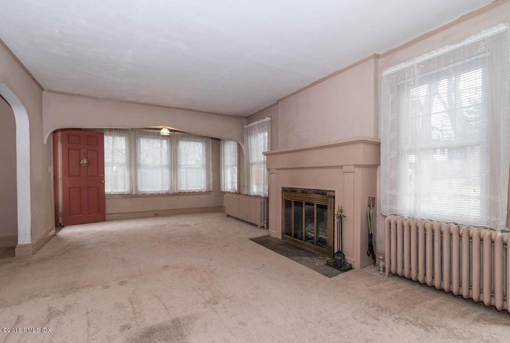 34 Hassake Road Old Greenwich, CT 06870 - Photo 4 of 14 Living Room