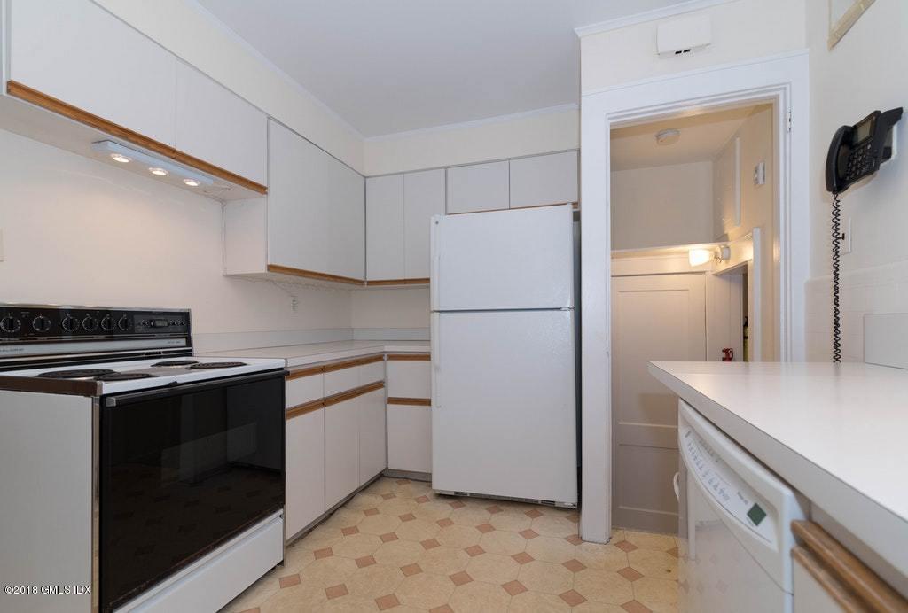 34 Hassake Road Old Greenwich, CT 06870 - Photo 7 of 14 Kitchen