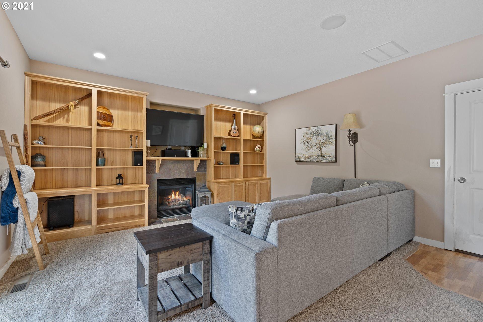 310 West Division Street Ridgefield, WA 98642 - Photo 13 of 32 Living Room