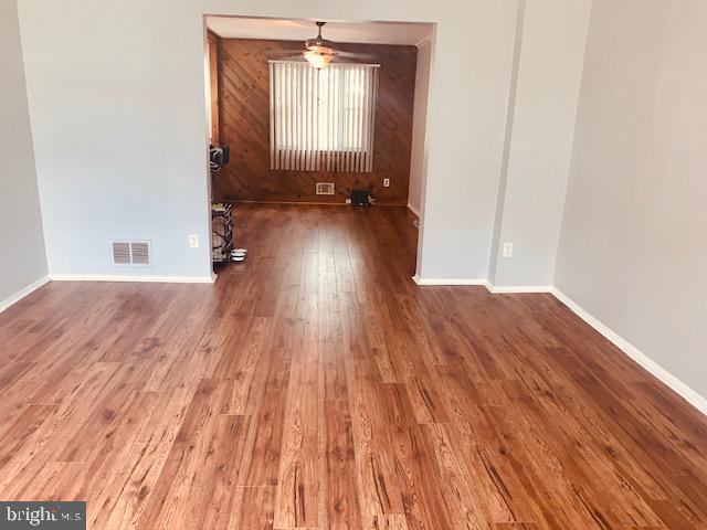5678 Arnhem Road Baltimore, MD 21206 - Photo 15 of 39 Living Room