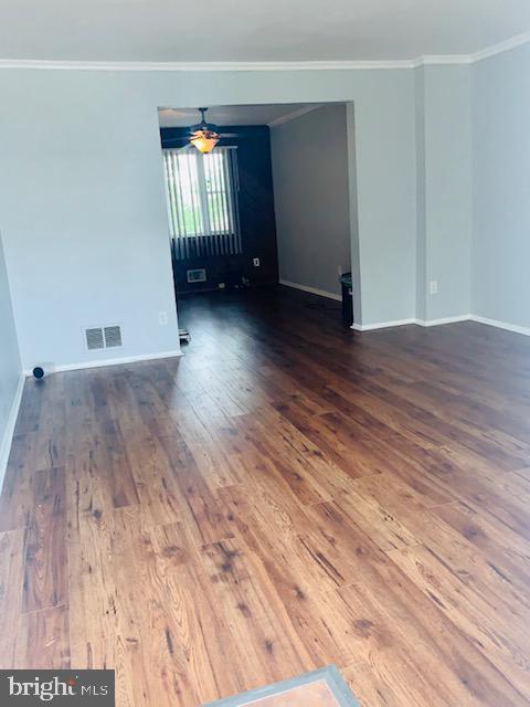 5678 Arnhem Road Baltimore, MD 21206 - Photo 17 of 39 Spacious living room