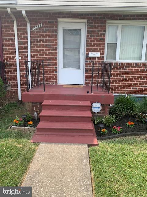 5678 Arnhem Road Baltimore, MD 21206 - Photo 3 of 39 Manicured yard.