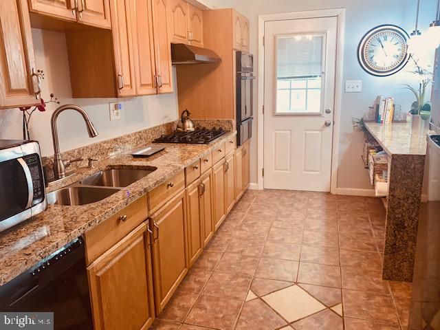 5678 Arnhem Road Baltimore, MD 21206 - Photo 5 of 39 Great kitchen space.