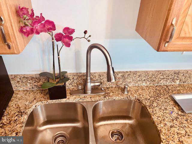 5678 Arnhem Road Baltimore, MD 21206 - Photo 6 of 39 Granite Countertops