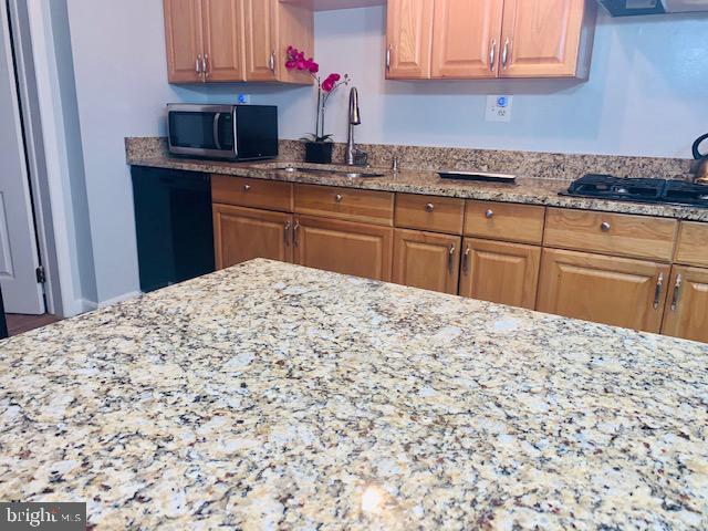5678 Arnhem Road Baltimore, MD 21206 - Photo 8 of 39 This kitchen island is wonderful!