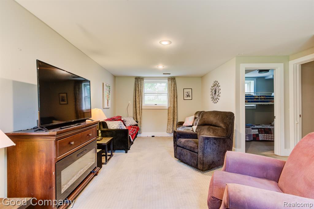 3119 South Adams Road Rochester Hills, MI 48309 - Photo 23 of 34
