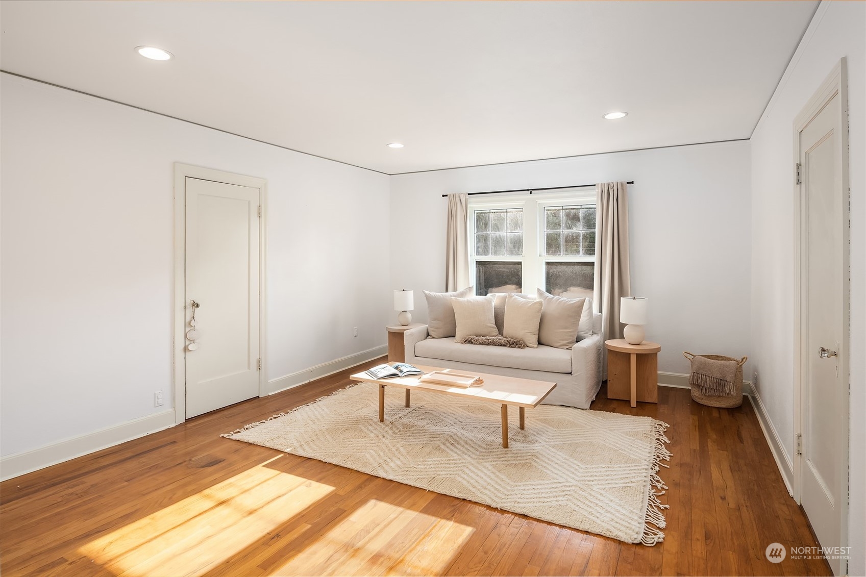 7715 Robe Menzel Road Granite Falls, WA 98252 - Photo 16 of 38 a living room with furniture and a window