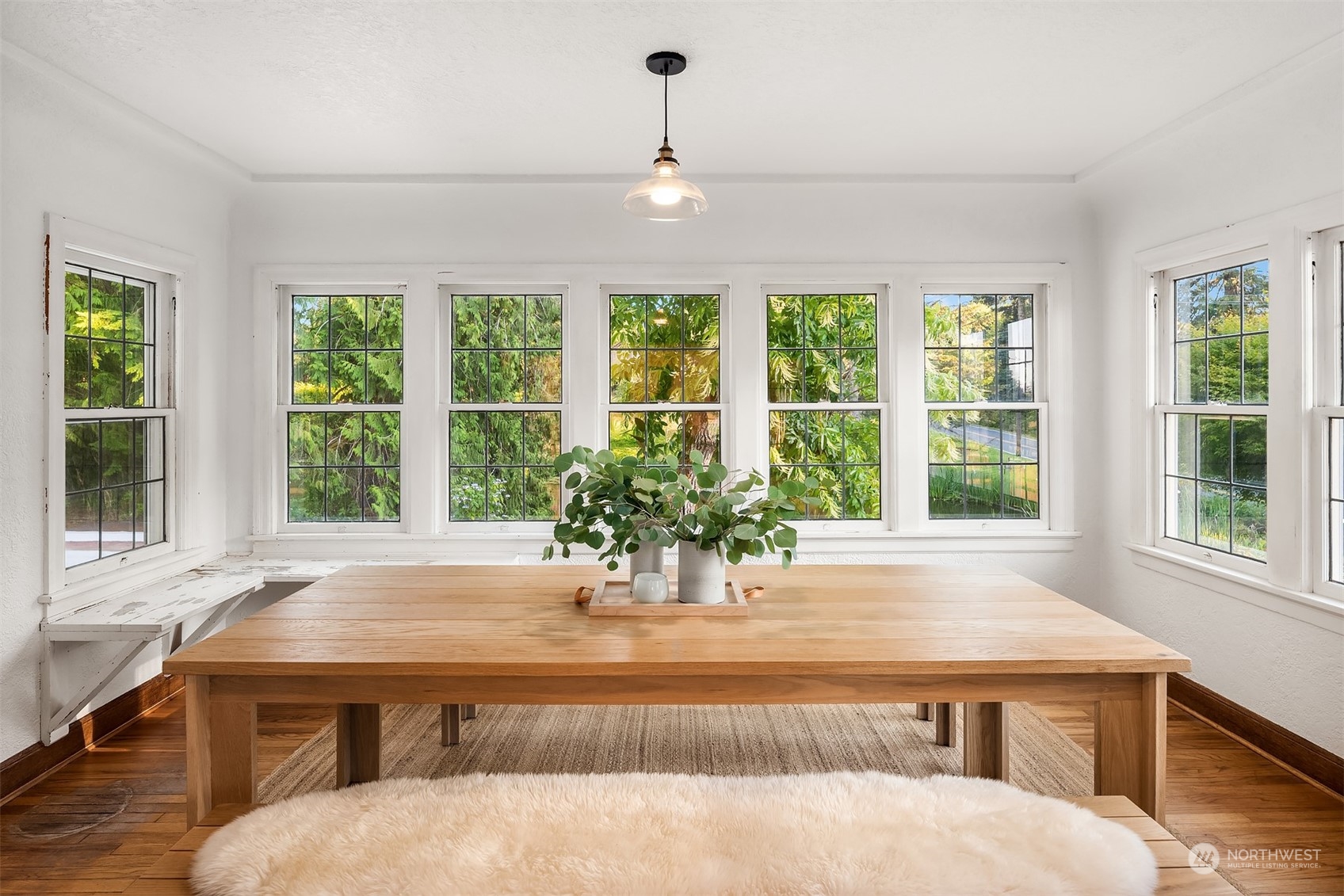 7715 Robe Menzel Road Granite Falls, WA 98252 - Photo 9 of 38 a room with a bed and large windows