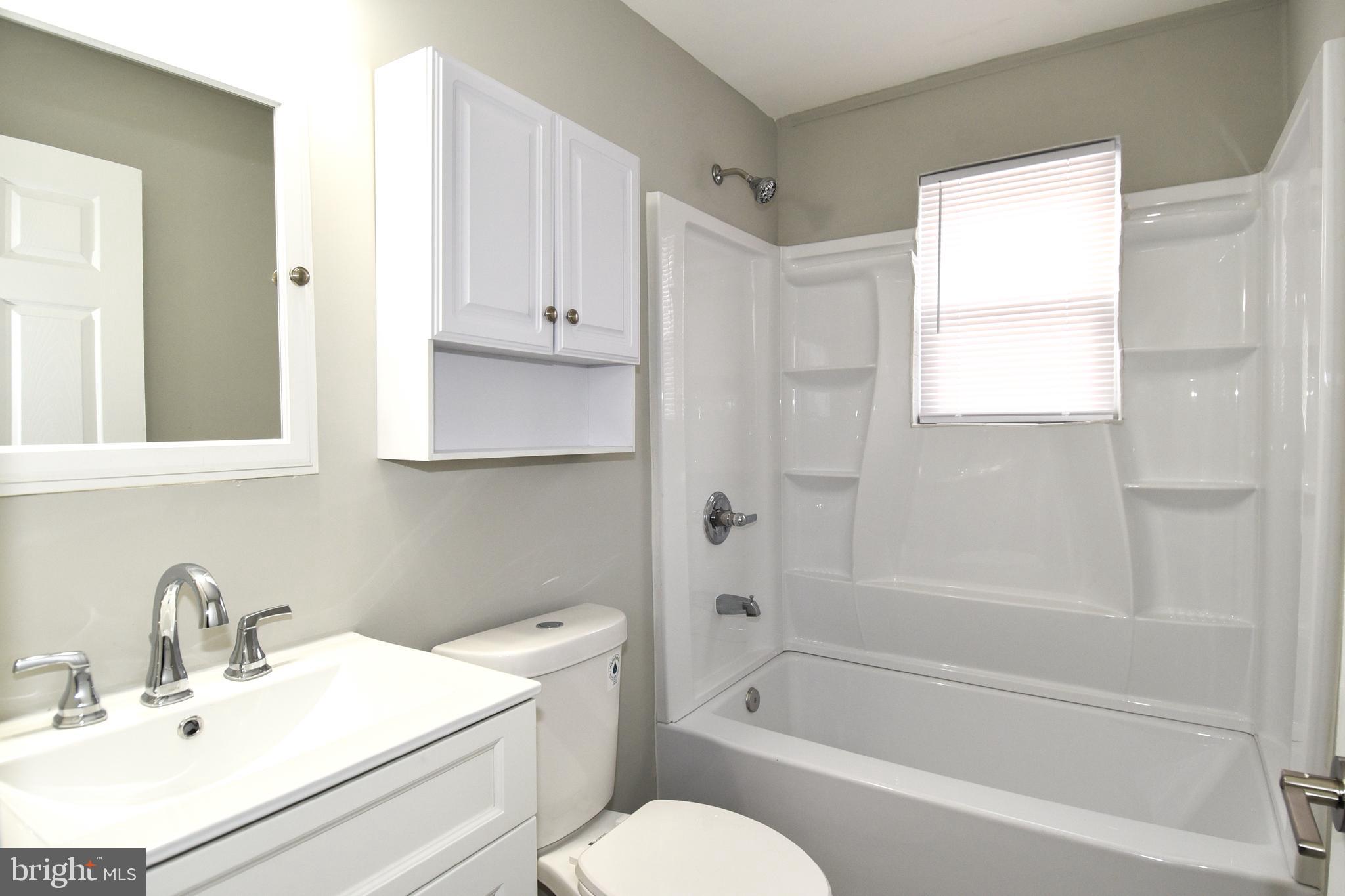 8208 Bellefonte Lane, Unit 2 Clinton, MD 20735 - Photo 11 of 38 a bathroom with a sink toilet and bathtub