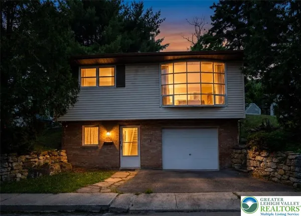 $170,000 | 57 West Garibaldi Avenue, Nesquehoning, PA 18240