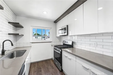 $299,000 | 7135 Coldwater Canyon Avenue, Unit 16, North Hollywood, CA 91605