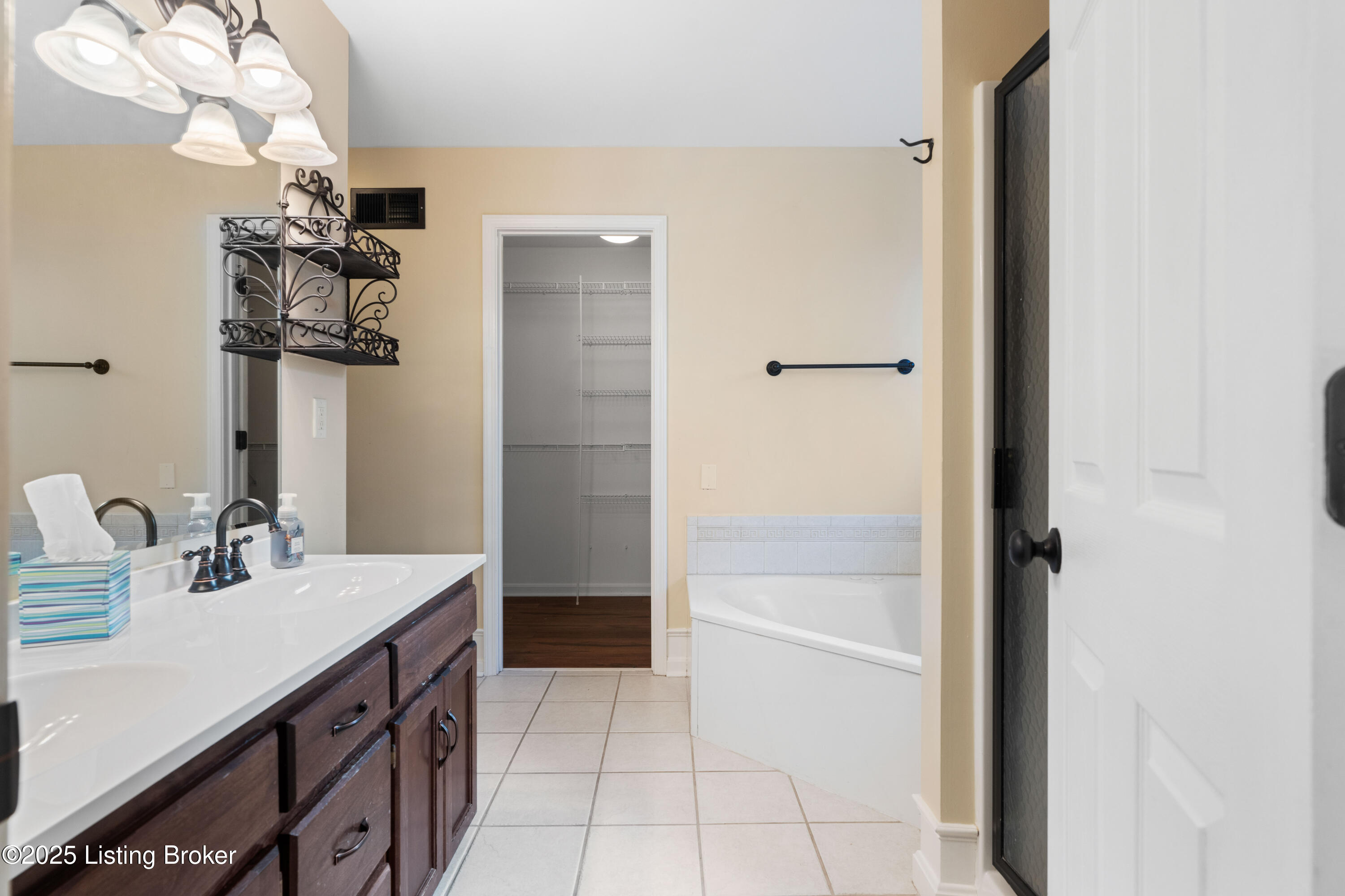 1220 Williams Ridge Road Louisville, KY 40243 - Photo 23 of 51 DSC01549