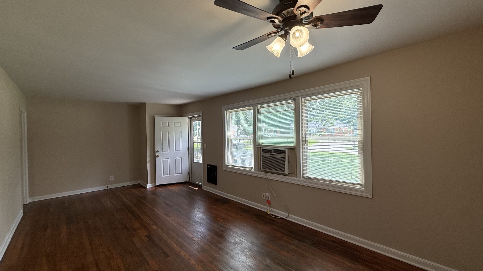 732 Ridgelawn Place Tullahoma, TN 37388 - Photo 4 of 26