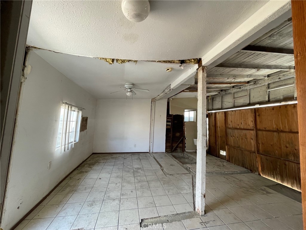 845 North Hagar Street San Fernando, CA 91340 - Photo 26 of 28 a view of a hallway