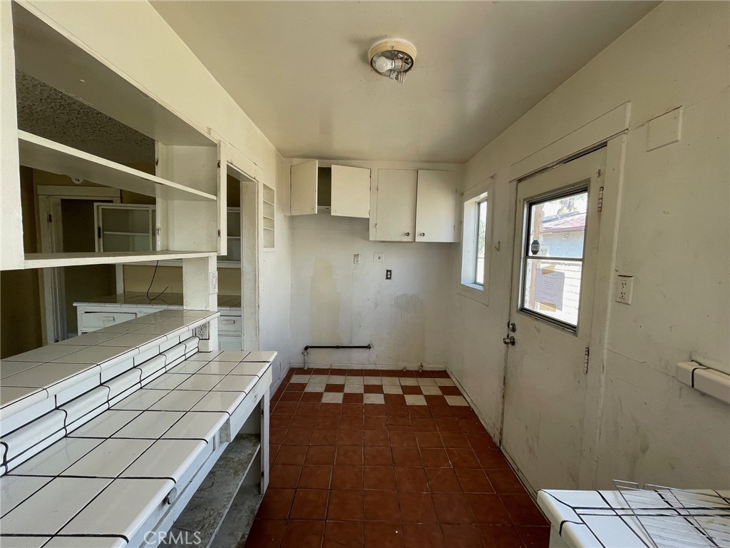 845 North Hagar Street San Fernando, CA 91340 - Photo 10 of 28