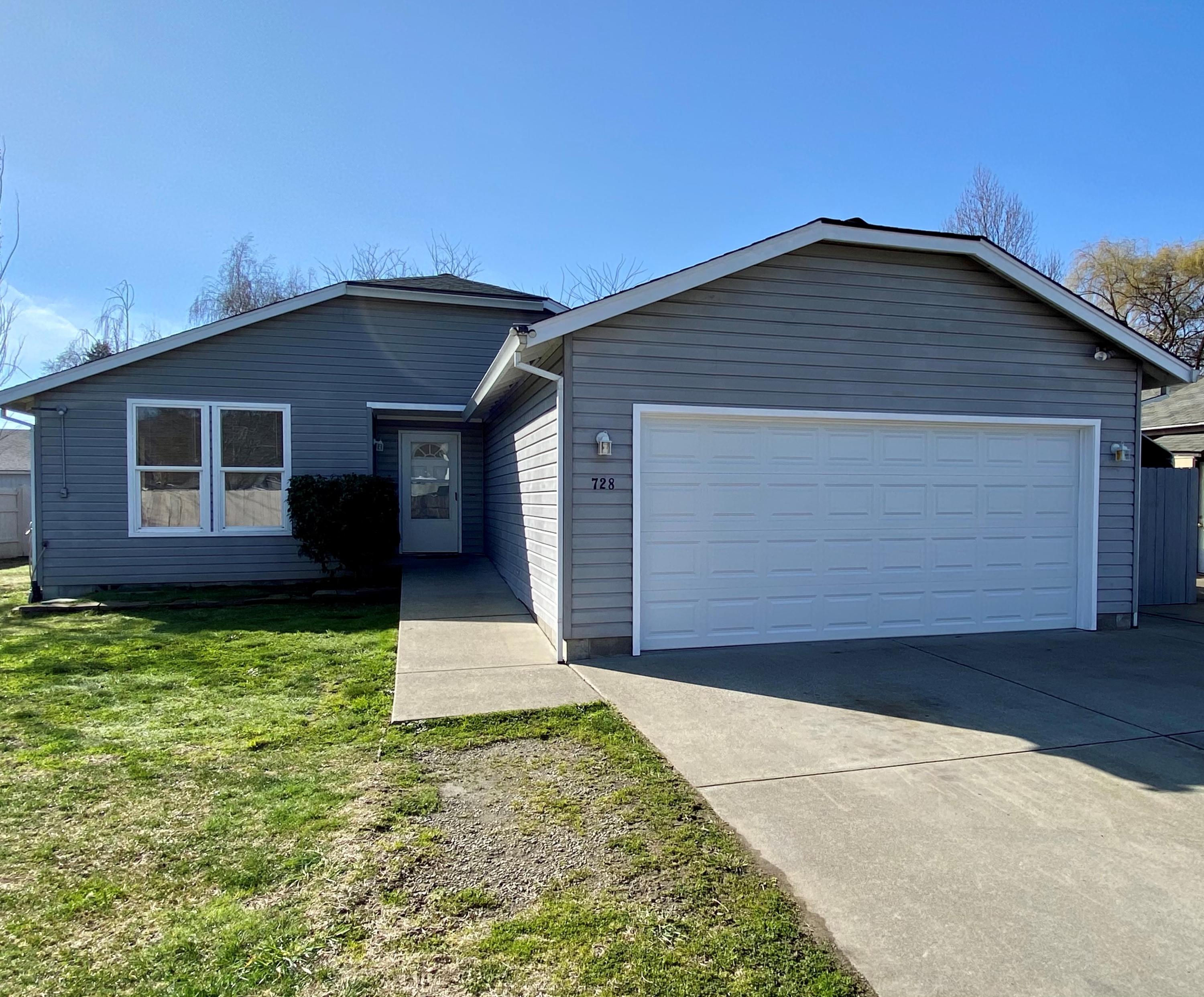 728 Tami Road Grants Pass, OR 97526 - Photo 1 of 29 Front of House