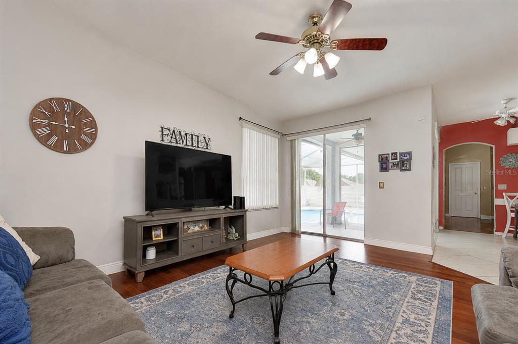 4102 Amber Ridge Lane Valrico, FL 33594 - Photo 10 of 23