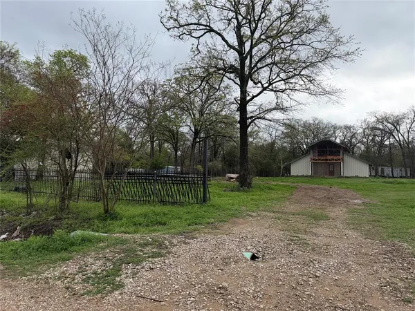$70,000 | 122 Village Avenue, Kemp, TX 75143