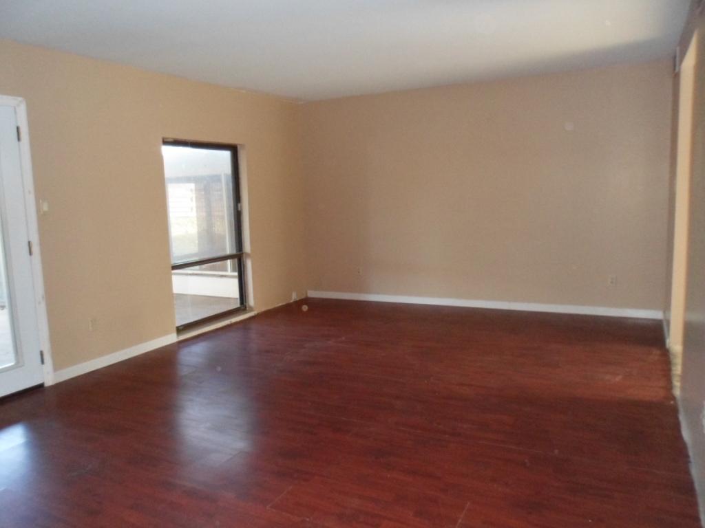 54 Valley Forge Drive Oak Ridge, TN 37830 - Photo 3 of 19 liv room